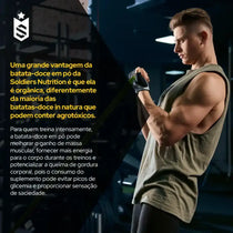 Homem musculoso treinando na academia com texto sobre benefícios da batata-doce em pó orgânica para ganho de massa muscular.
